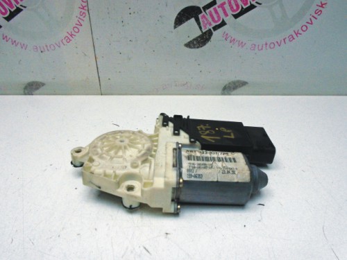 Sťahovanie okna VW Golf IV 1J3837729E LP