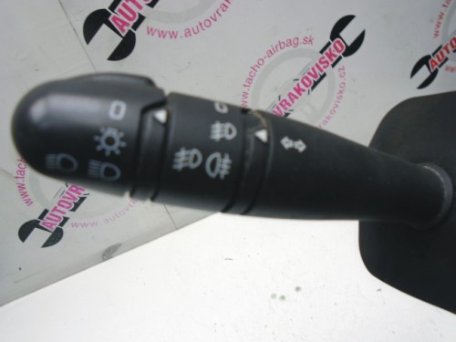 Prepínacia páčka Renault Clio II 8200634237