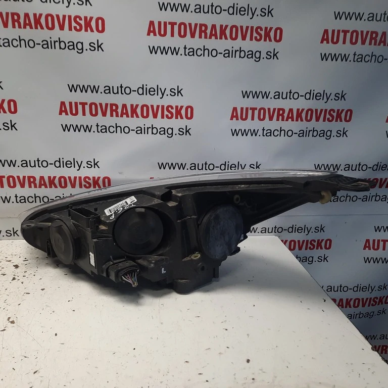 Predné svetlo Ford Focus MK3 facelift pravé 