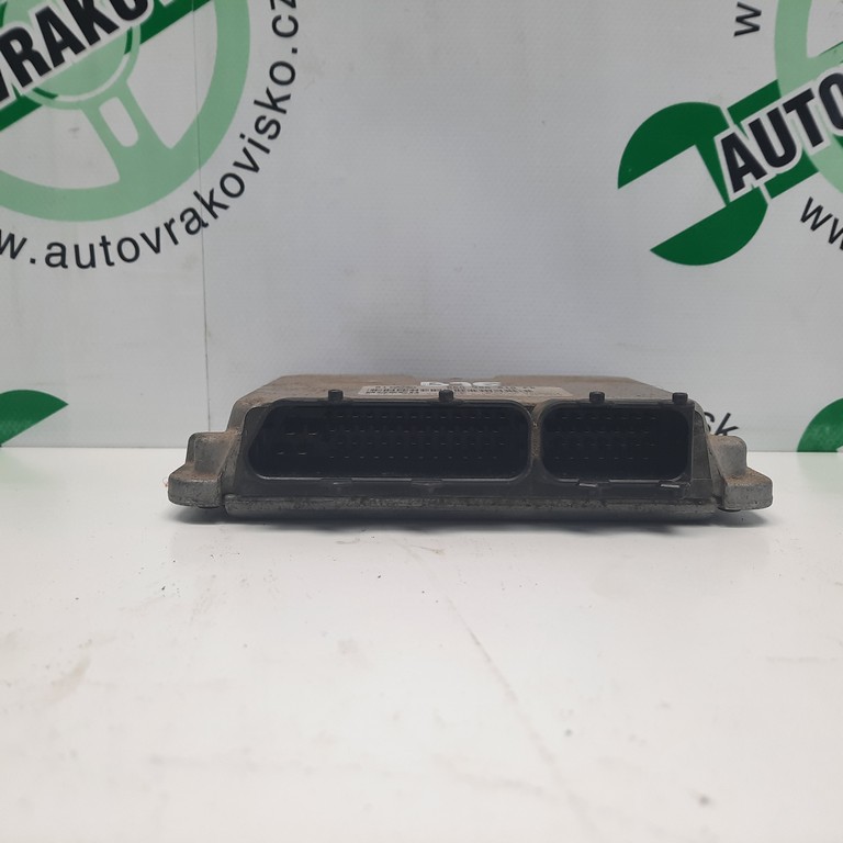 Riadiaca jednotka motora Volkswagen Golf IV 2.0 0261206322