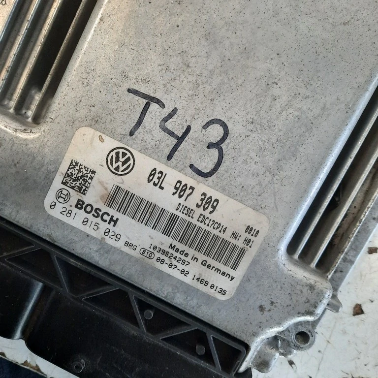 Riadiaca jednotka motora Volkswagen Passat B6 2.0 TDI 03L907309