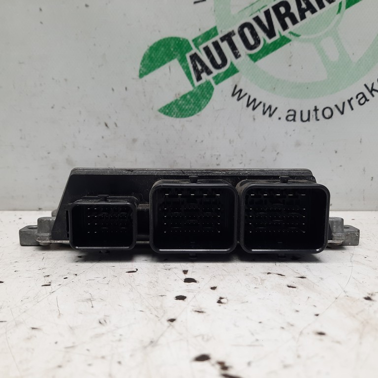 Riadiaca jednotka motora Peugeot 301 9811545080