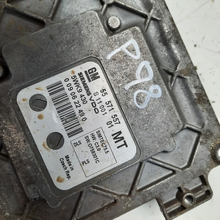 Riadiaca jednotka motora Opel Zafira B 1.8 55571557