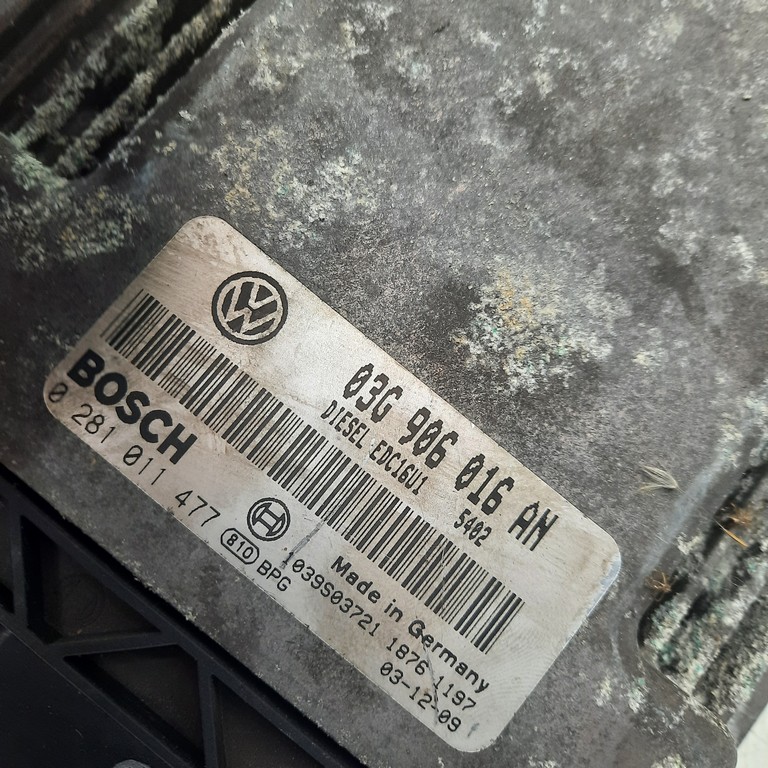 Riadiaca jednotka motora Volkswagen Passat B6 2.0 TDI 03G906016AN