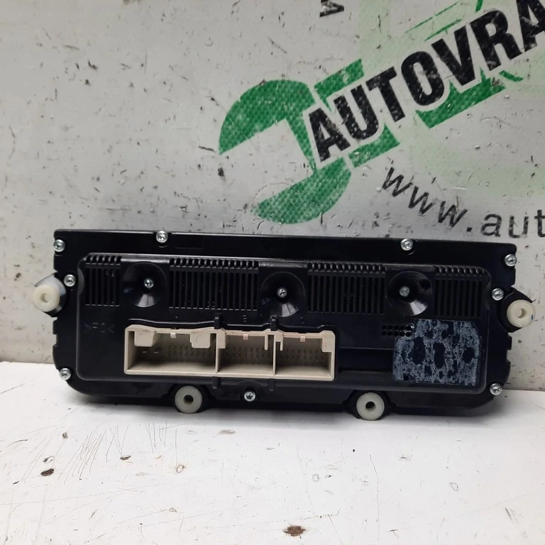 Ovládač kúrenia Volkswagen Passat B6