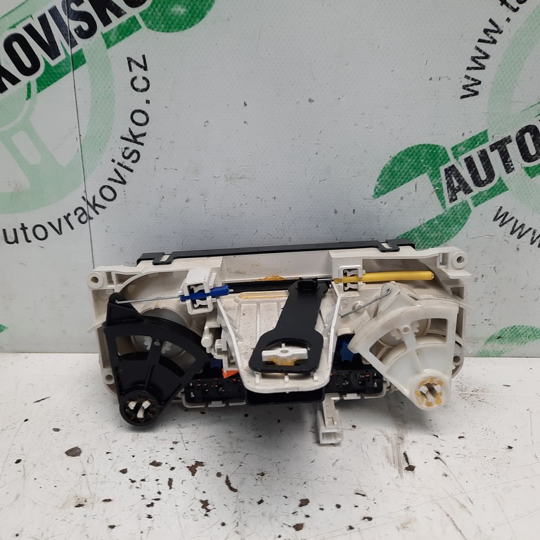 Ovládač kúrenia Nissan Micra N104792L
