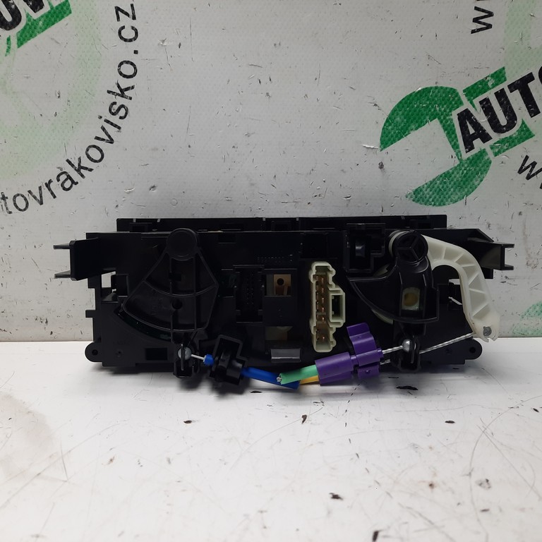Ovládač kúrenia Peugeot 207 N107405N