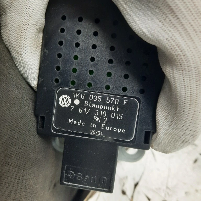 Zosilňovač antény Volkswagen Golf V 1K6035570F