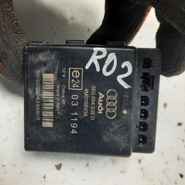 Riadiaca jednotka parkovania Audi A4 B8 8E0054635D