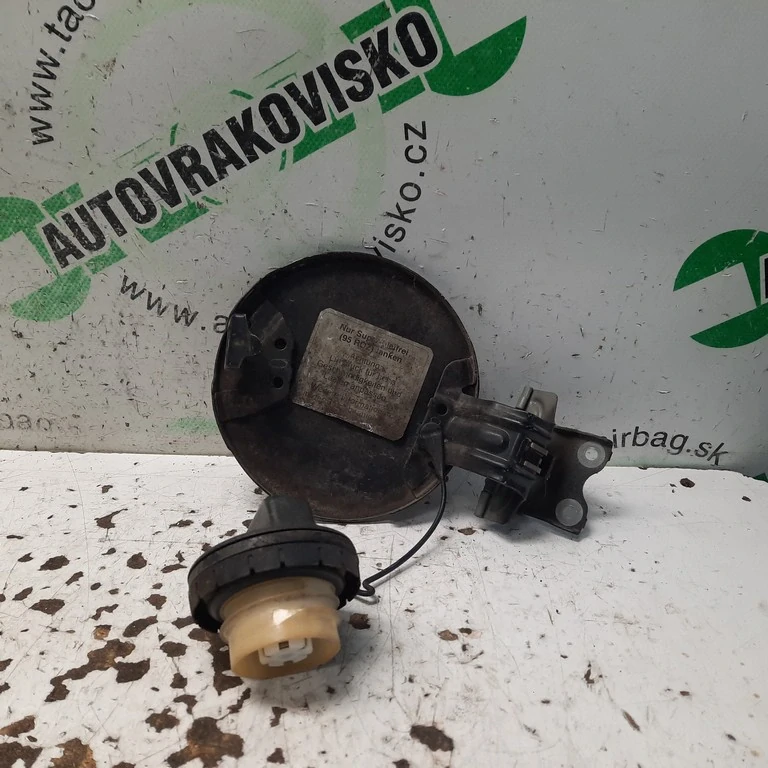 Dvierka nádrže Toyota Yaris