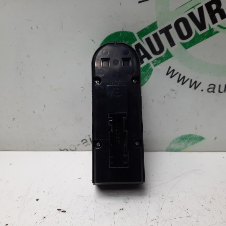 Vypínač okna vodič Opel Zafira B 13228699