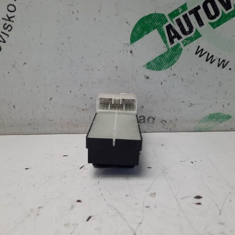 Vypínač okna vodič Suzuki Splash 