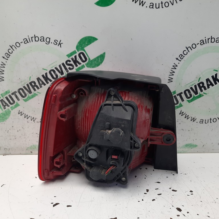 Zadné svetlo Volkswagen Touran pravé 1T0945096R
