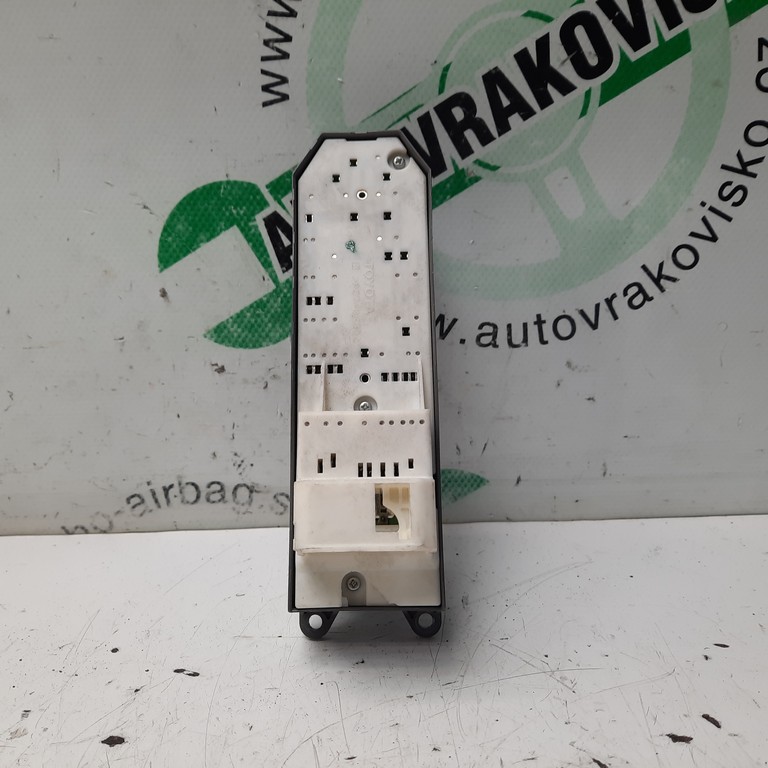 Vypínač okna vodič Toyota Auris 