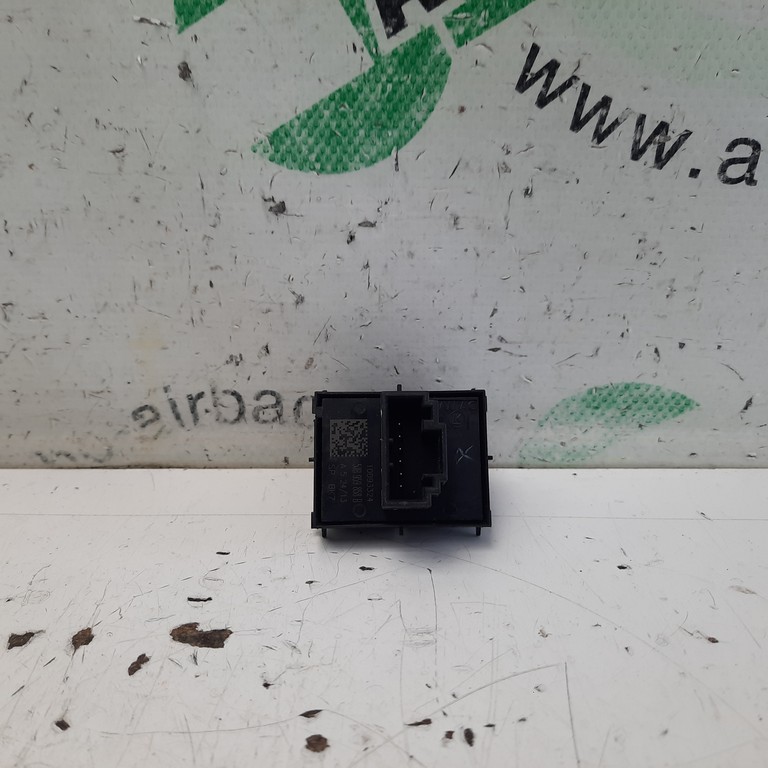 Vypínač okna vodič Škoda Rapid 5JB959858B