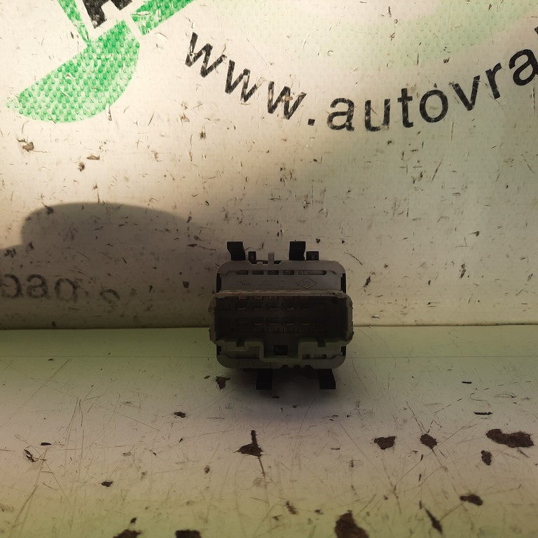 Vypínač okna vodič Renault Megane II