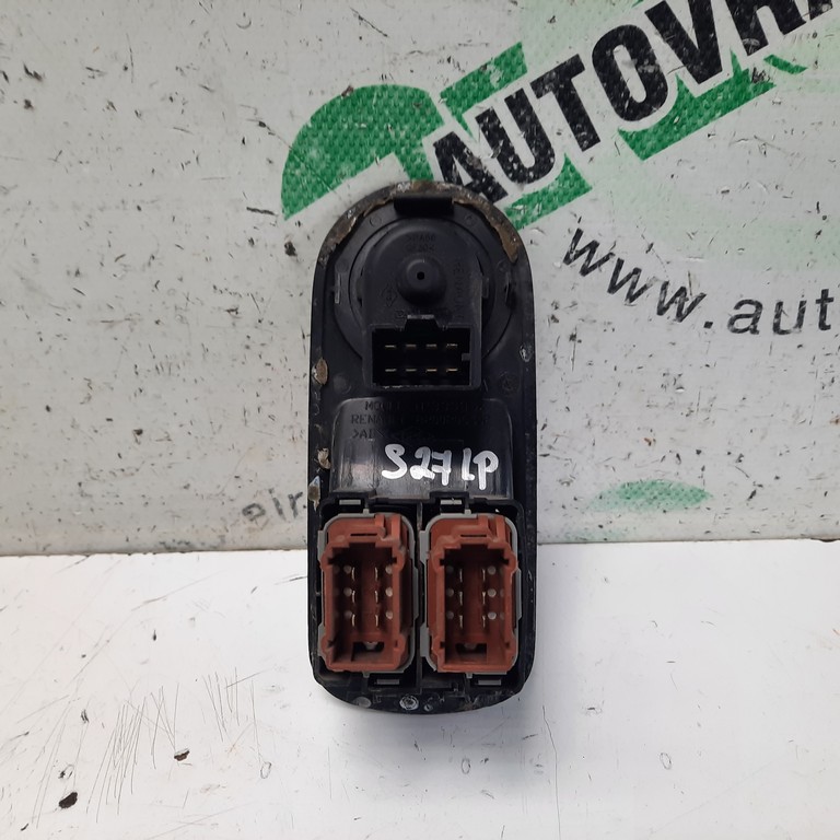 Vypínač okna vodič Renault Master 8200206602