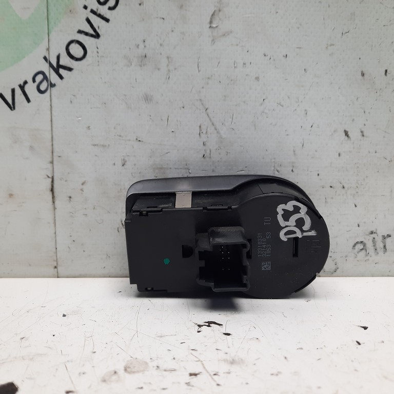 Vypínač svetiel Opel Corsa D 13310331 
