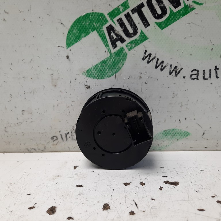 Vypínač svetiel Opel Corsa D 13249396