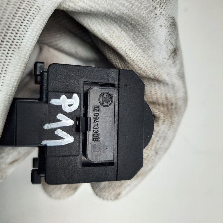 Vypínač nastavenia sklonu svetlometov Škoda Octavia II 1Z0941333B