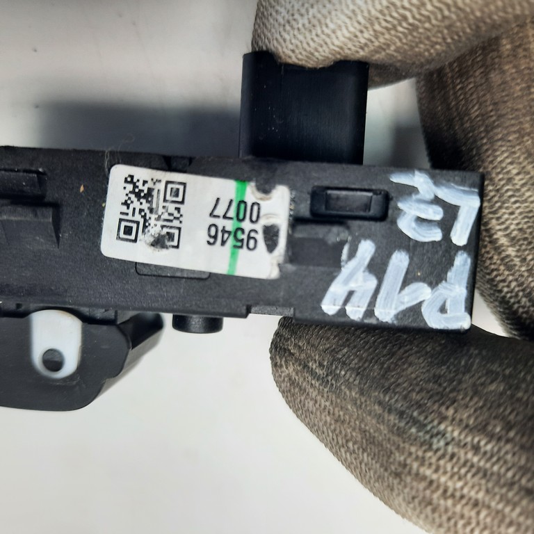Vypínač okna ľavý zadný Chevrolet Aveo 95460077 202008429
