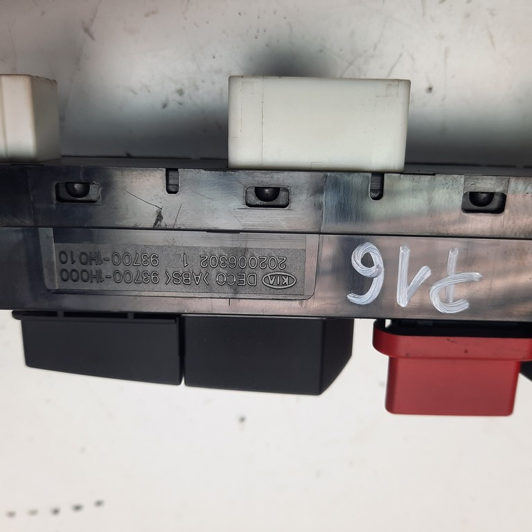 Vypínač výstražných svetiel Kia Ceed 93700-1H000 937001H000