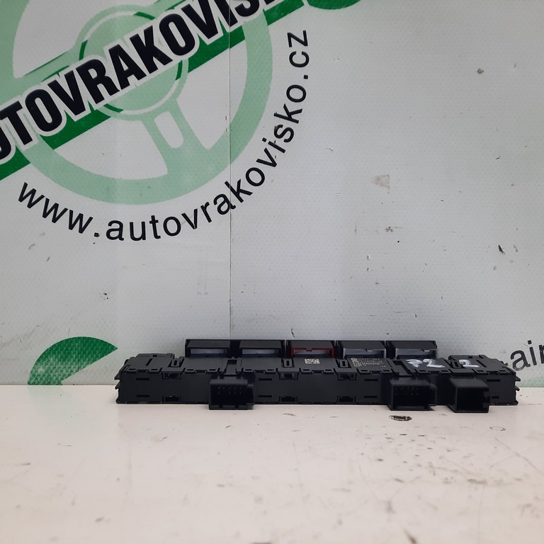 Vypínač výstražných svetiel Škoda Fabia III 6V0927132A