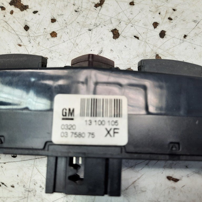 Vypínač výstražných svetiel Opel Astra H 13100105 03758075