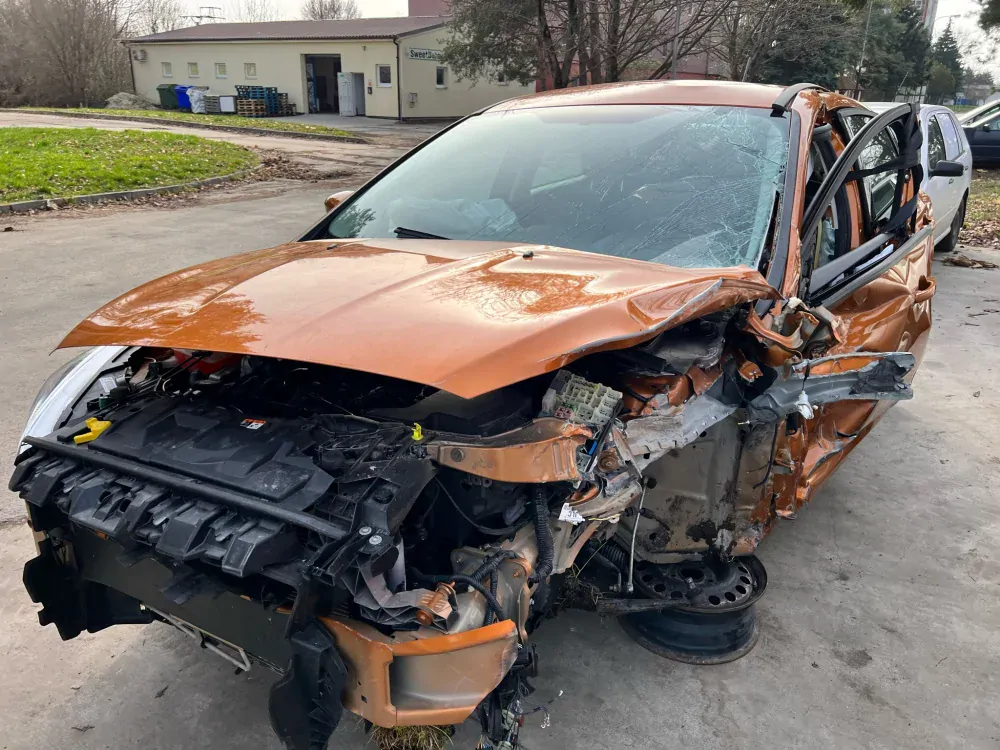 Ford Focus mk3 lift HB 1.6i