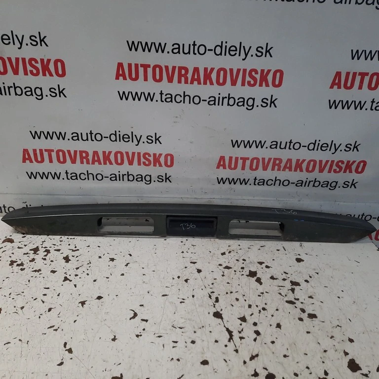 Lišta nad ŠPZ Peugeot 207 SW