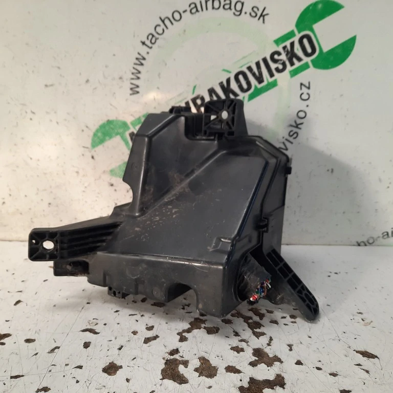 Poistková skrinka Toyota Yaris 82641-47020
