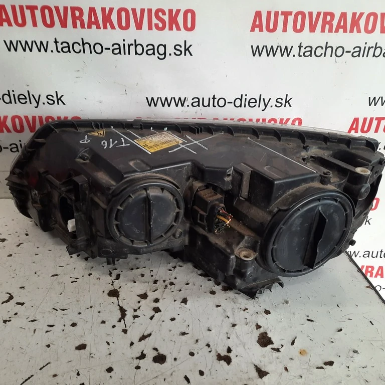 Predné svetlo pravé Škoda Octavia III 030127228400