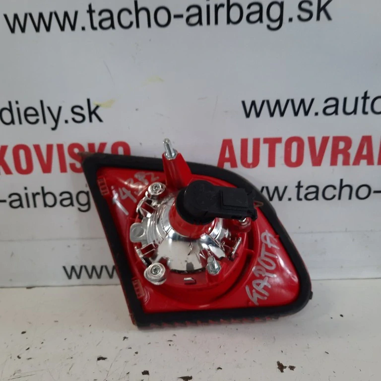 Zadné svetlo pravé vnútorné Volkswagen Passat B6 sedan