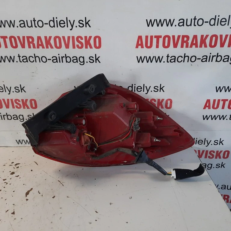 Zadné svetlo lavé Kia Ceed II HB
