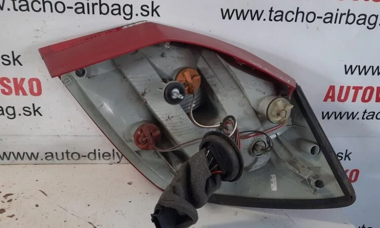 Zadné svetlo lavé Škoda Fabia II HB combi