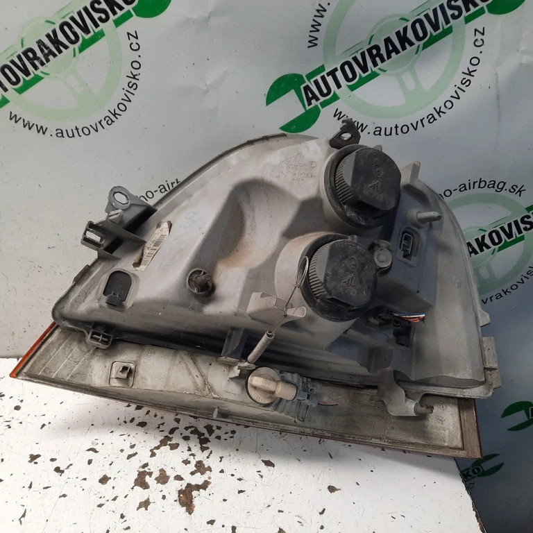 Predné svetlo Renault Master pravé