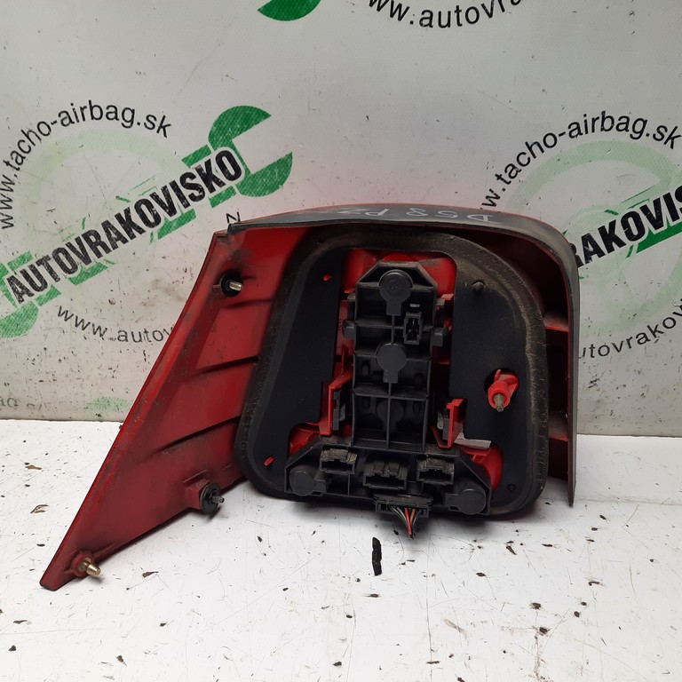 Zadné svetlo Volkswagen Golf IV HB pravé