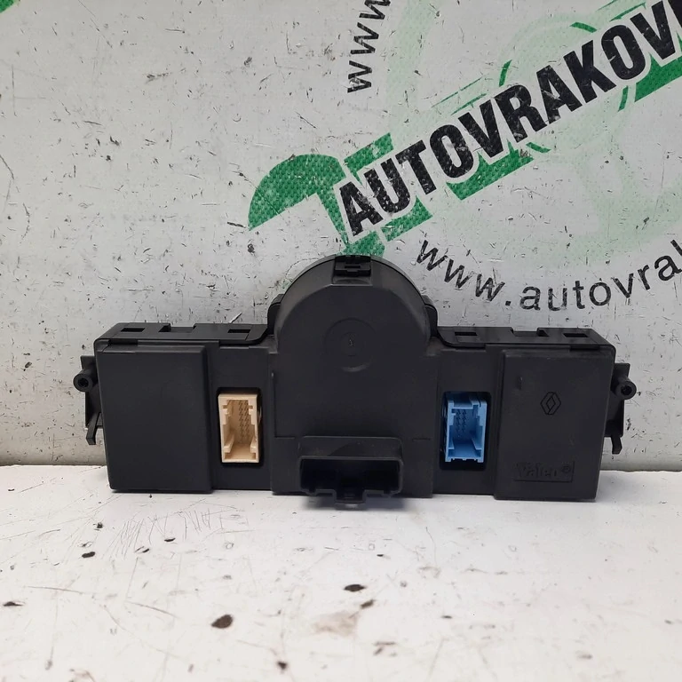 Ovládač kúrenia Renault Scenic II 8200501465