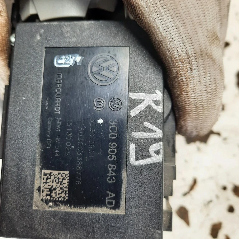 Spínacia skrinka Volkswagen Passat B7 3C0905843AD