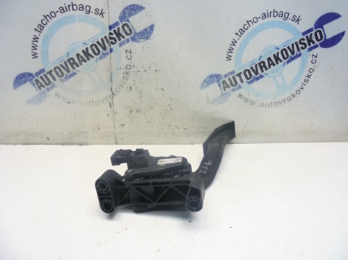 Akceleračný pedál Opel Astra H 9157998