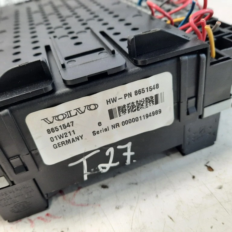 Poistková skrinka Volvo S60 I 8651547 8651548