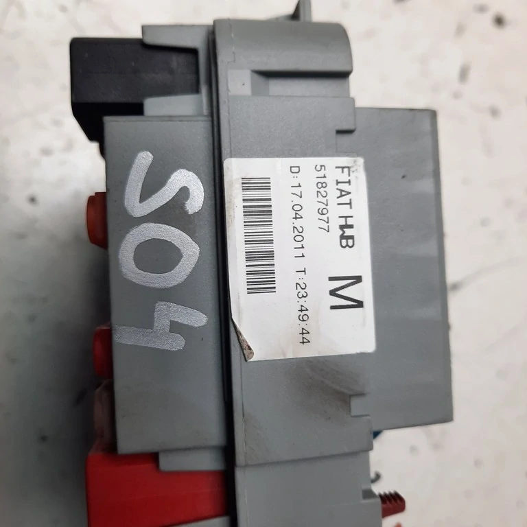 Poistková skrinka Fiat Punto EVO 51827977