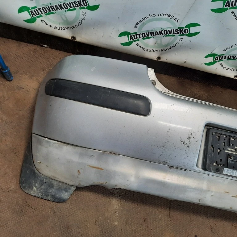 Nárazník zadný Toyota Yaris I