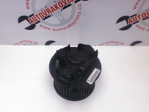 Motorček kúrenia Nissan Micra III F667217D