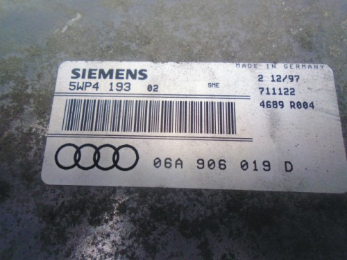 Riadiaca jednotka motora Audi A3 1.6 06A906019D