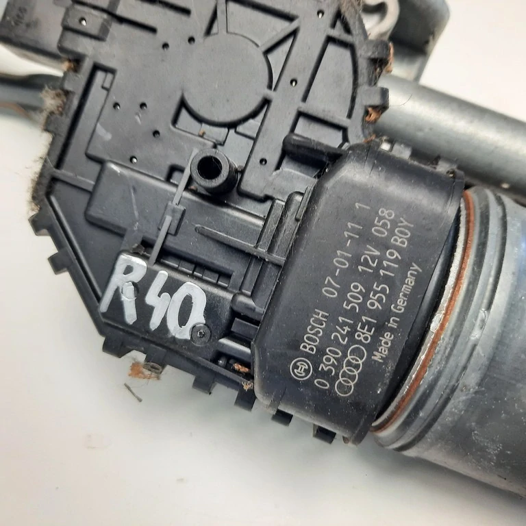 Motorček stieračov predný pantograf Audi A4 B7 0390241509