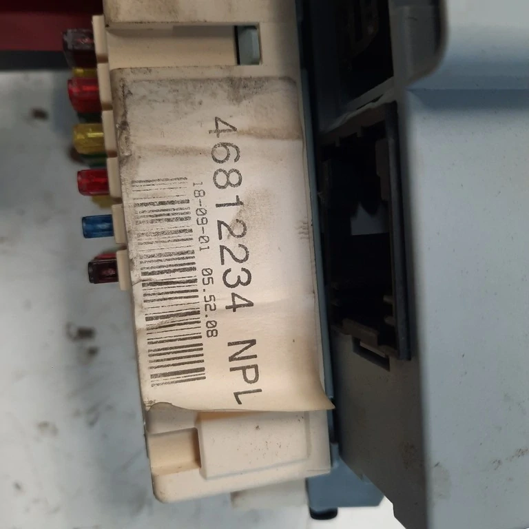 Poistková skrinka Fiat Punto 46812234
