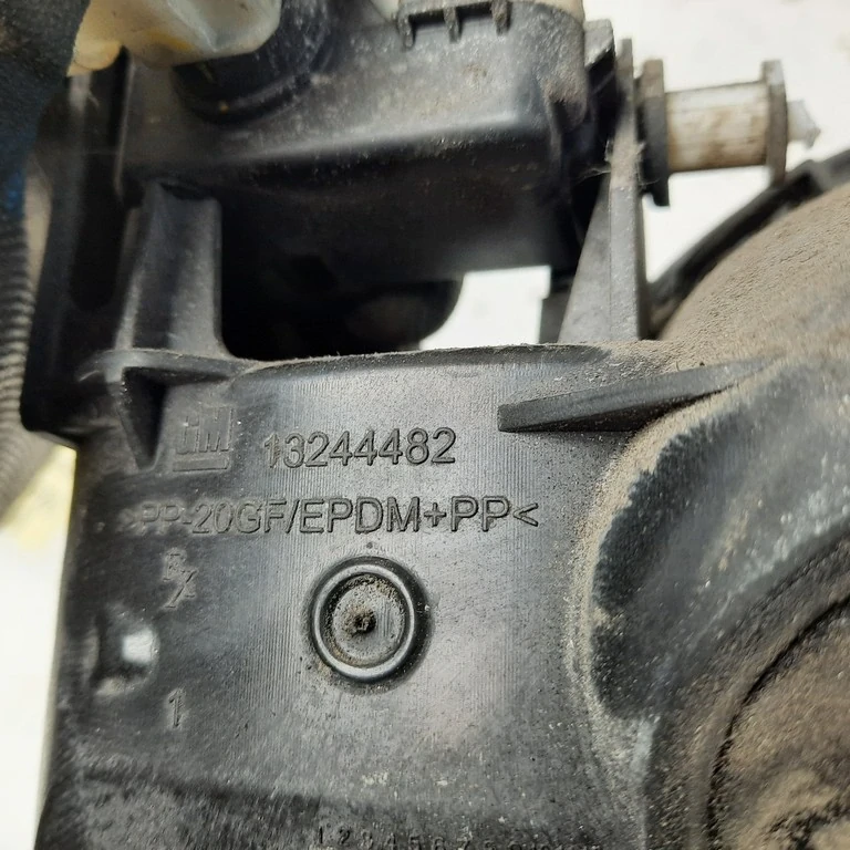 Dvierka nádrže Opel Insignia combi 13244482