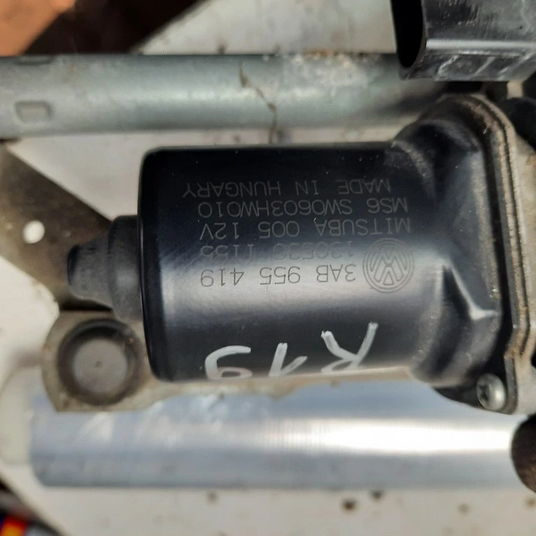 Motorček stieračov predný pantograf Volkswagen Passat B7 3AB955419