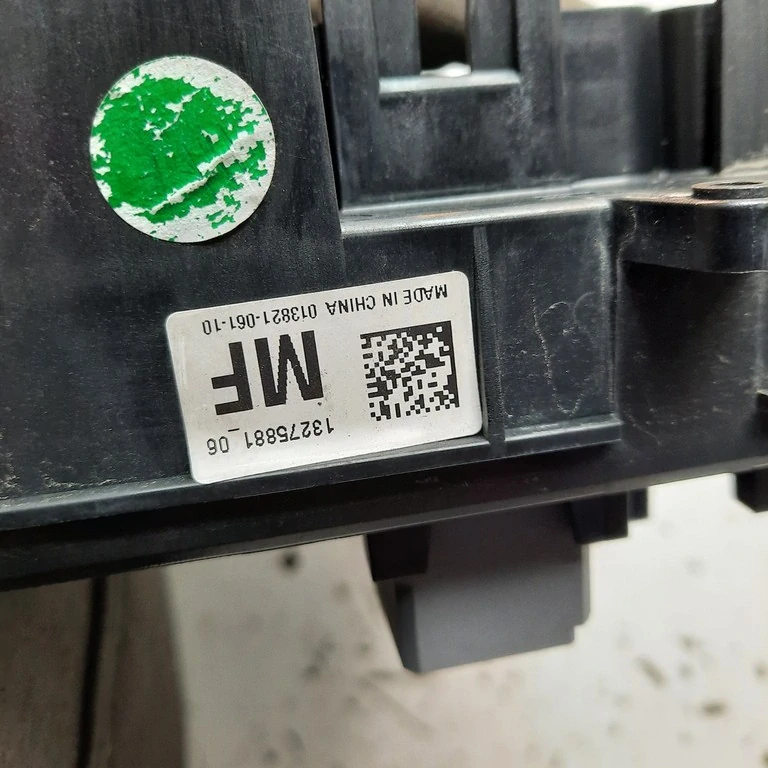 Poistková skrinka Opel Insignia 13275881